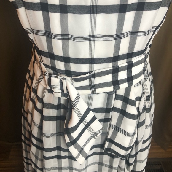 Rirandure Sleeveless Faux Wrap Dress - Picture 2 of 16